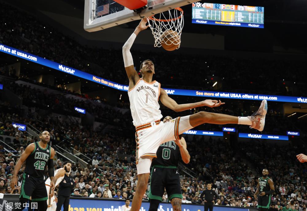 班牙中场以 班牙中场以