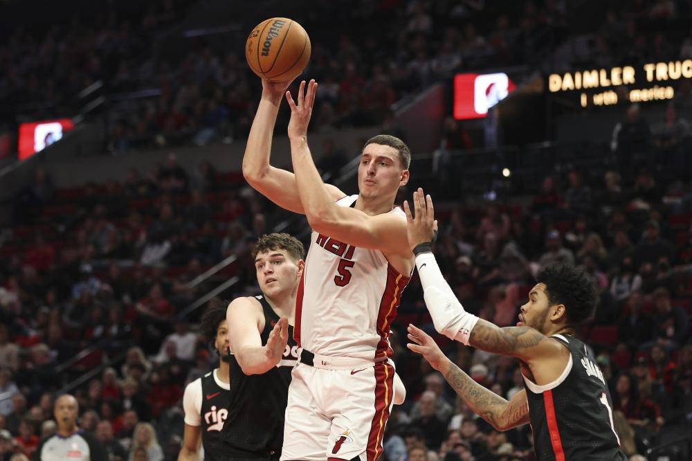 与球队完成 与球队完成